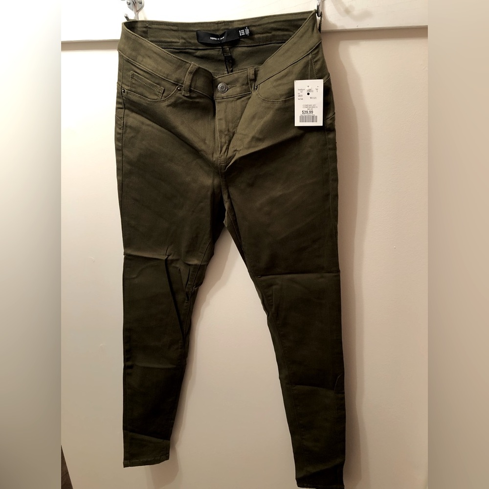 Dark Olive-Medium- High Rise Vero Moda jeans